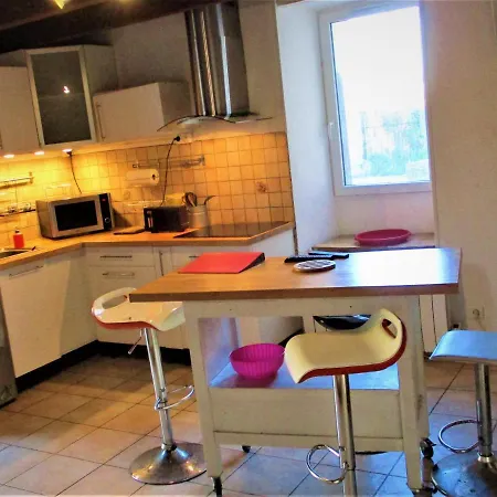 Prox Angouleme,,5km A10etrn141 ,,maison Dans Village ,avec Parkings ! Holiday home