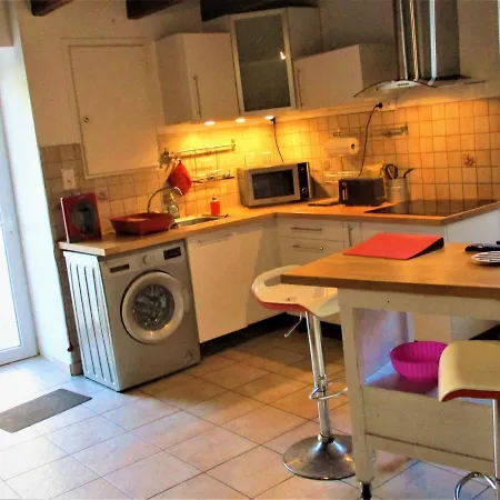 Prox Angouleme,,5km A10etrn141 ,,maison Dans Village ,avec Parkings ! Holiday home