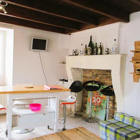 Holiday home Prox Angouleme,,5km A10etrn141 ,,maison Dans Village ,avec Parkings !